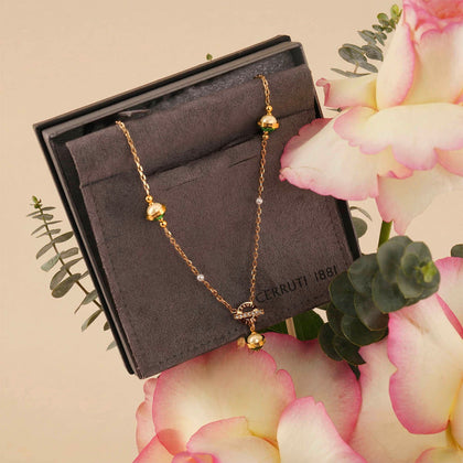 تنسيقة ورود مع عقد لوزيانا من شيروتي