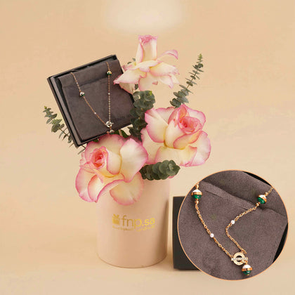 تنسيقة ورود مع عقد لوزيانا من شيروتي