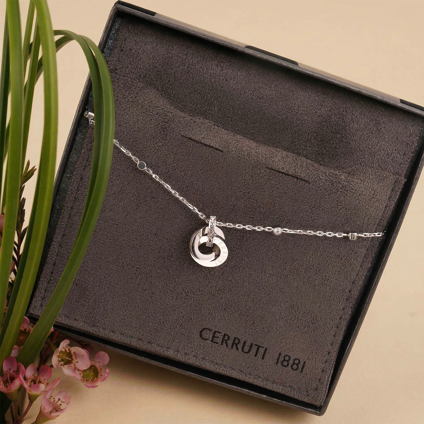 Tulip Masterpiece Vase with Cerruti Bracelet for Her