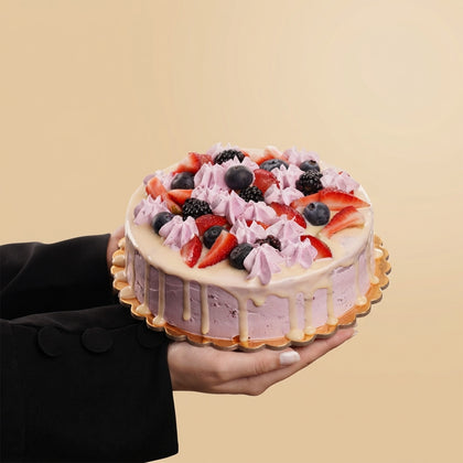 كيك فانيلا بالتوت و الشوكولاتة البيضاء