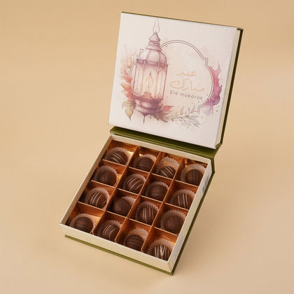 مزهرية ورود مع علبة شوكولاتة العيد