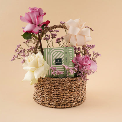 سلة ورد طبيعي و شوكولاتة باتشي