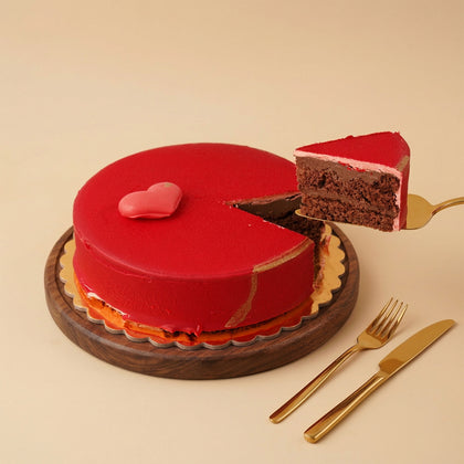 باقة ورود مع كيك و بالونات شكل قلب