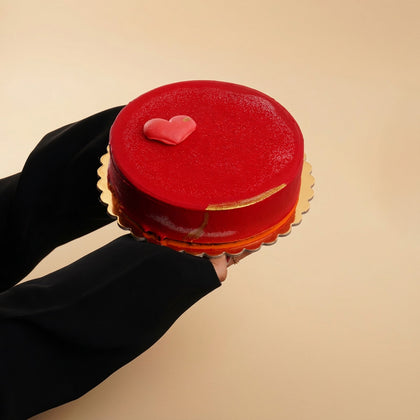 باقة ورود مع كيك و بالونات شكل قلب