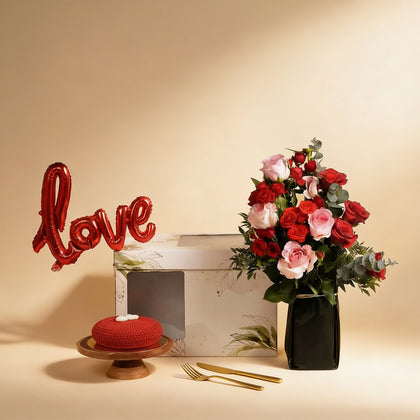 بوكس الحب | شوكليت كيك مع ورد الفالنتاين