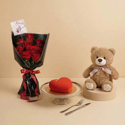 بوكيه لفتة حب مع كيك أحمر ودبدوب