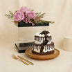 كيكة شوكولاته فاخرة من طبقتين مع باقة ورد