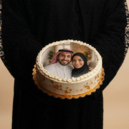 كومبو حب | بوكيه ورد أحمر و كيك بالصورة