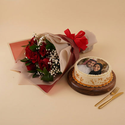 كومبو حب | بوكيه ورد أحمر و كيك بالصورة