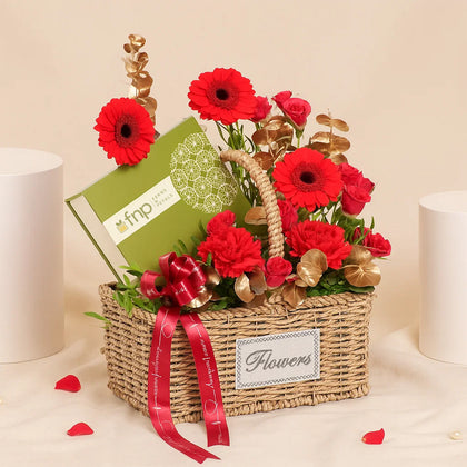 سلة الحب | ورد و جربيرا مع شوكولاتة
