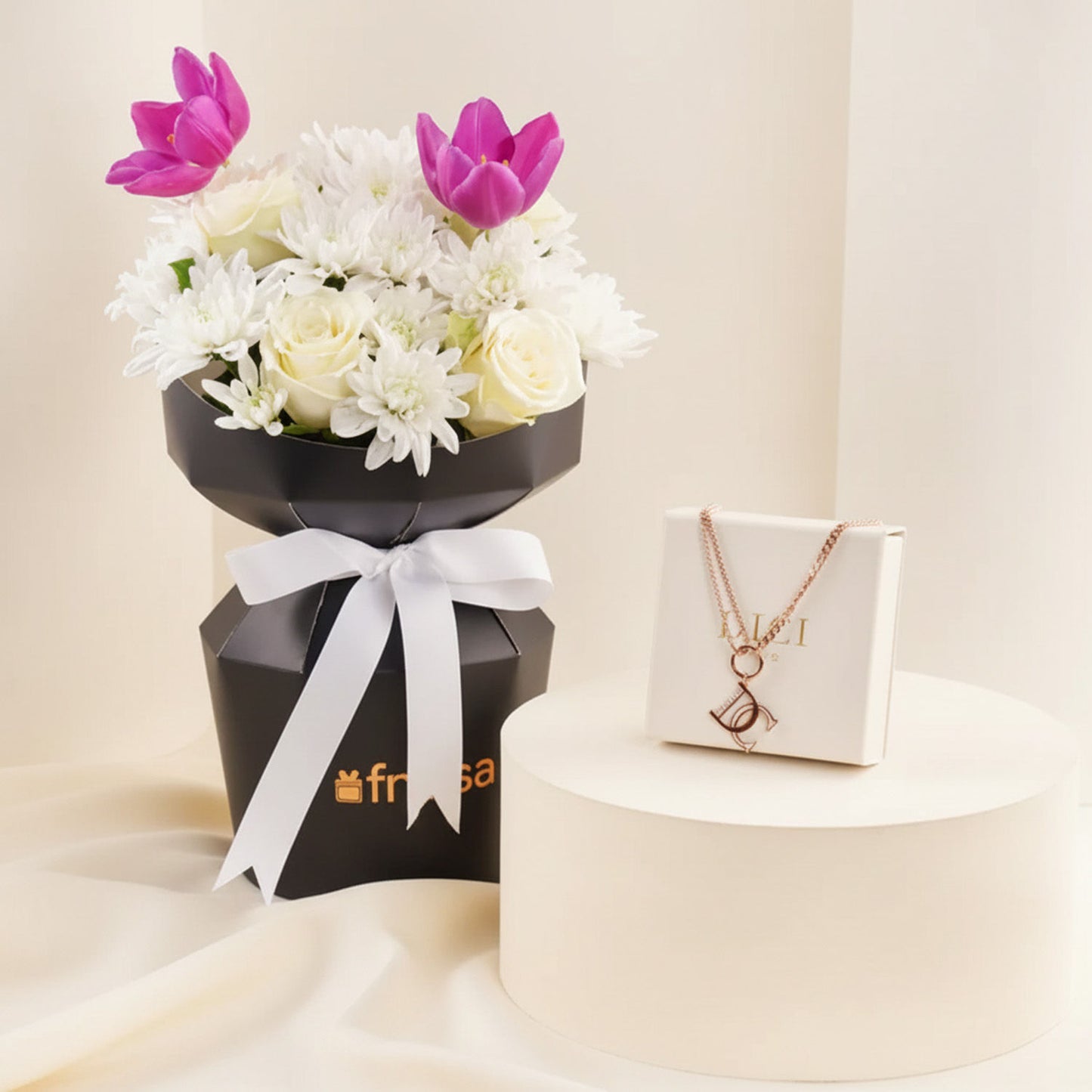 DICCI Aurora Women Necklace n Flower Bouquet 