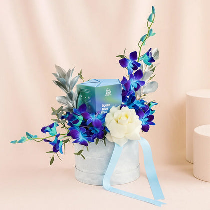 بوكس ورد و أوركيد مع شاي زرقة المحيط