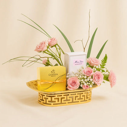 جوديفا و عطر ميس ديور النسائي في صينية ورد فاخرة