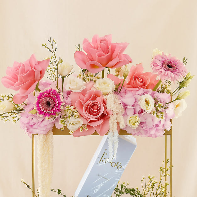 ديور جادور  عطر نسائي مع ستاند ورد و شوكولاتة