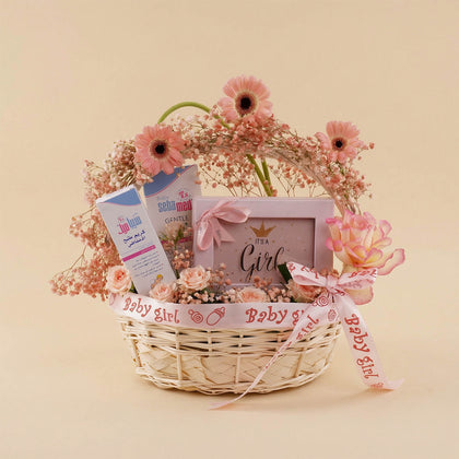 سلة استقبال مولودة | ورد و هدايا مع شوكولاتة بستاني