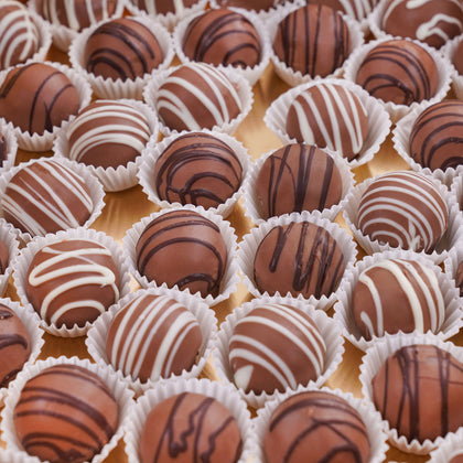 باقة ورد و صينية ترافل شوكولاتة