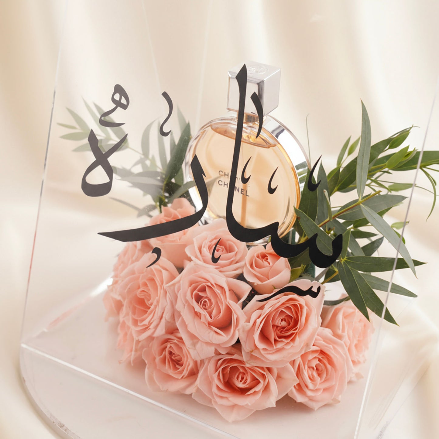 شكرا معلمتي | باقة ورد مخصصة و عطر نسائي