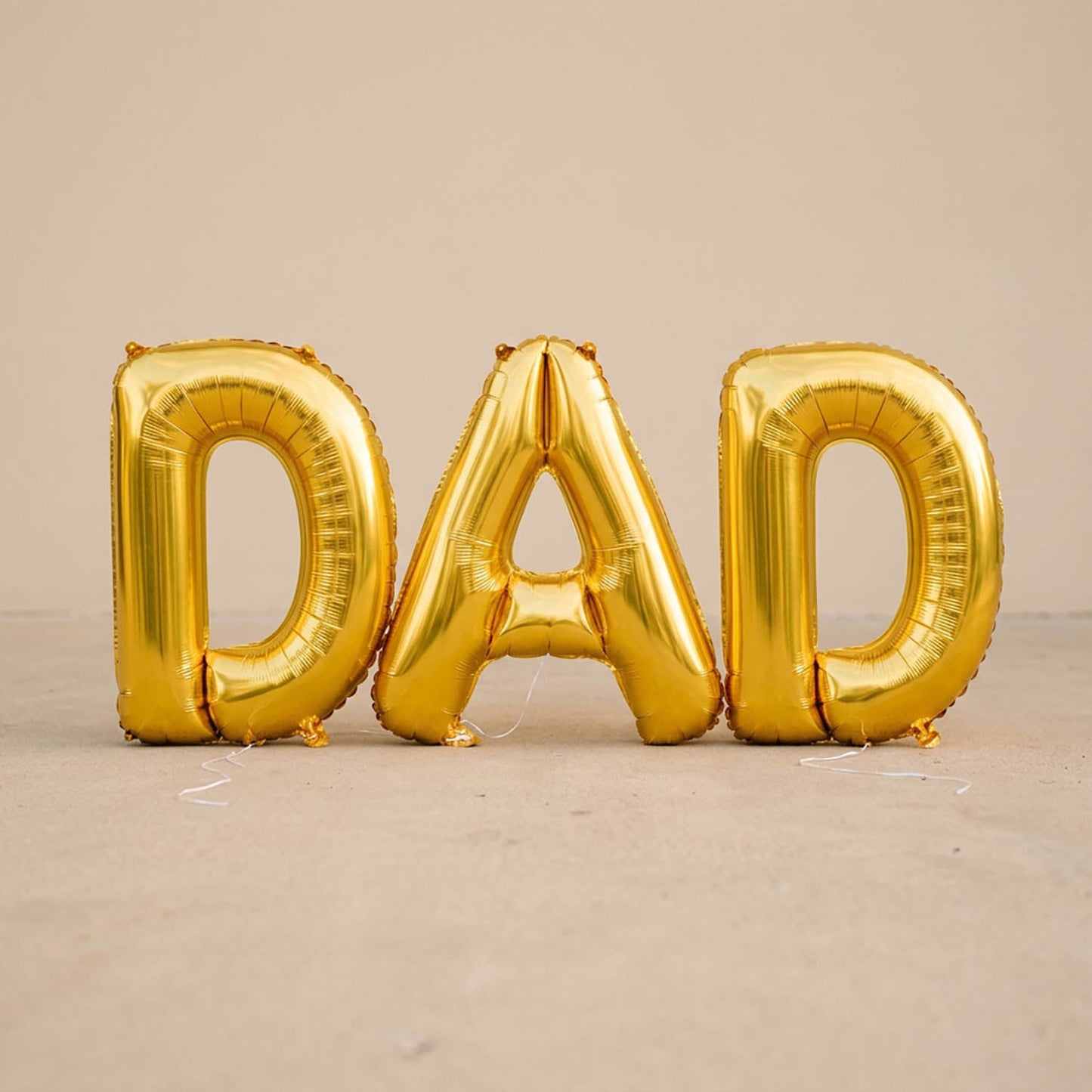 بالونات DAD الذهبية ليوم الأب