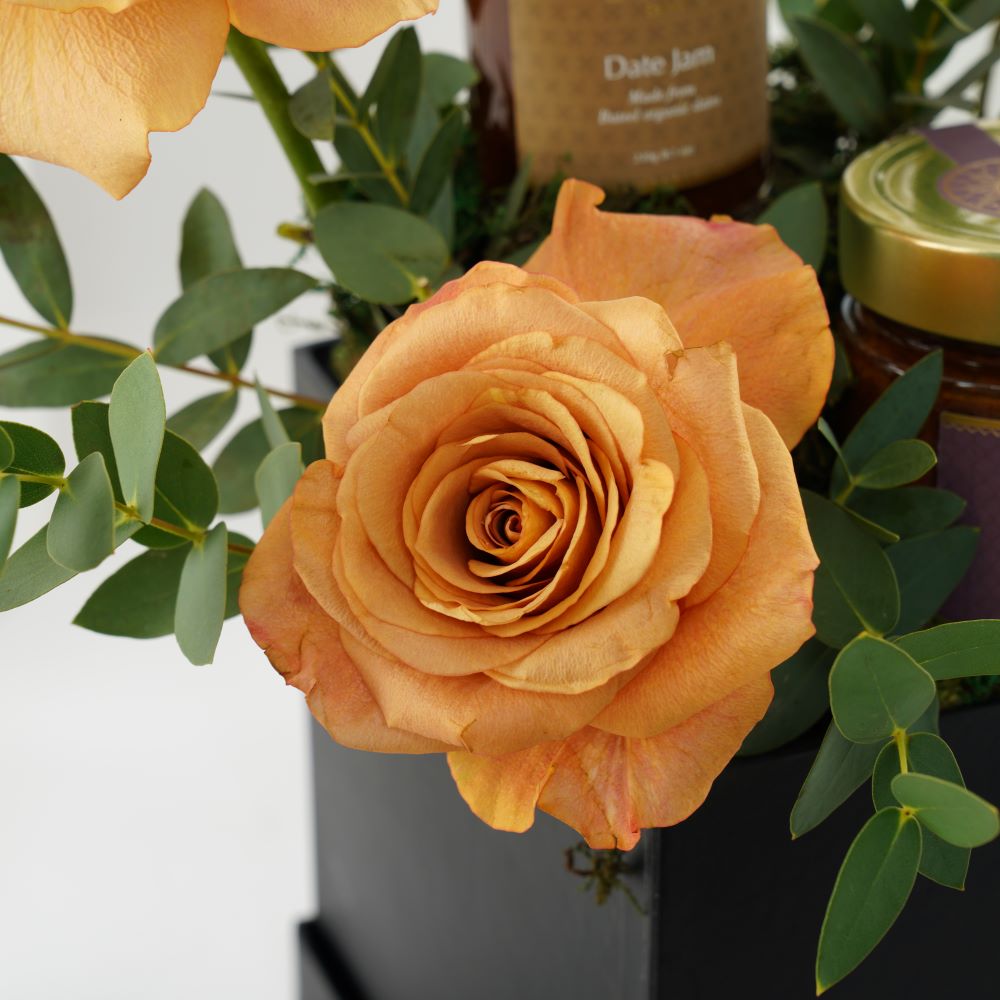 Cappuccino Roses n Bateel Delightful Gourmets