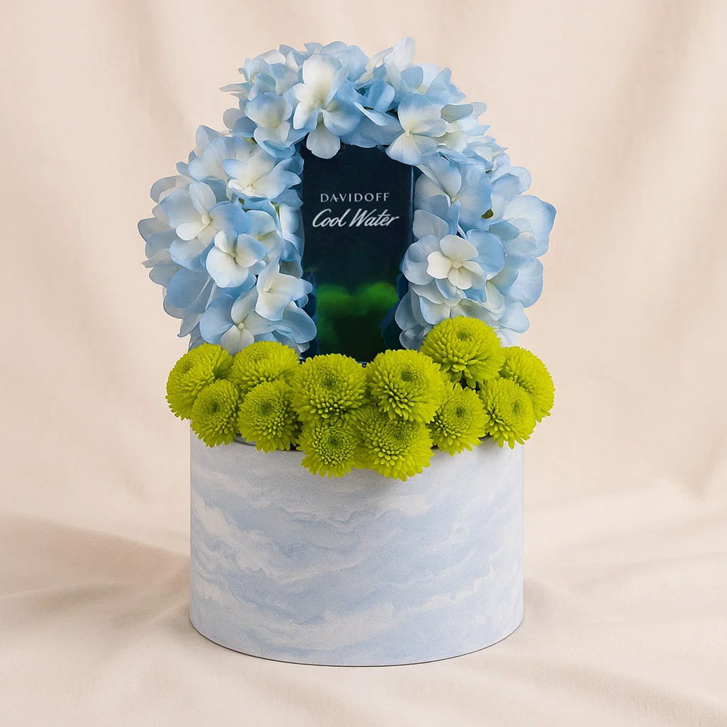 عطر دافيدوف كوول ووتر انتنس للرجال أو دي بارفيوم 75 مل مع بوكس هيدرانجيا و زهرة اقحوان - توصيل هدايا رجالية بنفس اليوم في السعودية - اف ان بي السعودية
