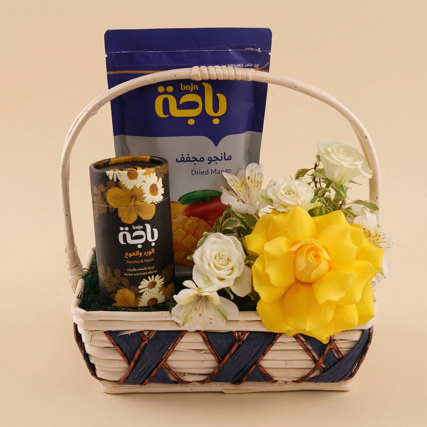 سلة ورد مع شاي الخوخ و مانجو مجفف
