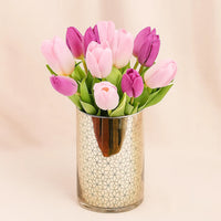 ورد توليب زهري في مزهرية ذهبية