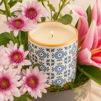 بوكس زنابق زهرية مع شمعة معطرة