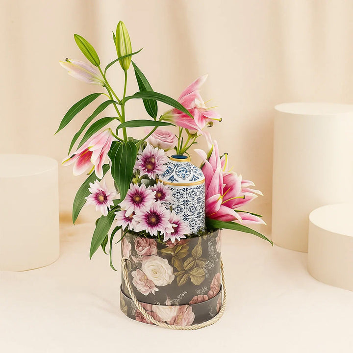 بوكس زنابق زهرية مع شمعة معطرة