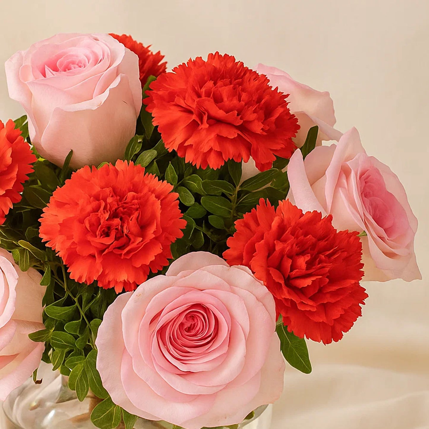 وعاء ورود الحب البديع