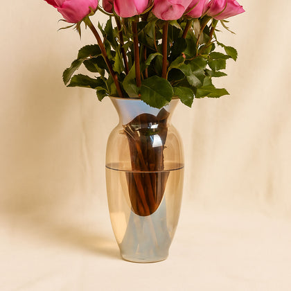 مزهرية ورد أرجواني ساحرة