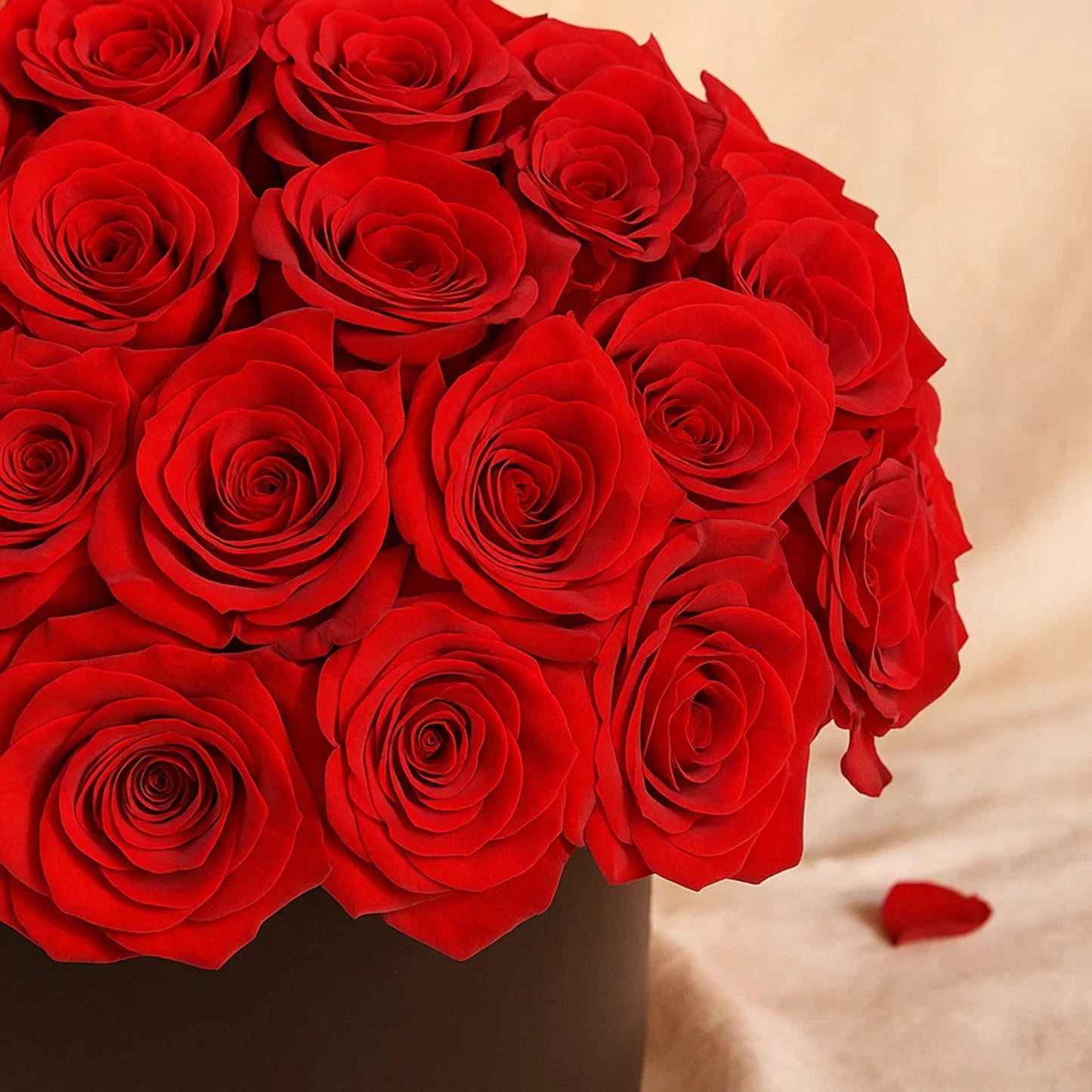 Love’s Kiss Red Roses Box