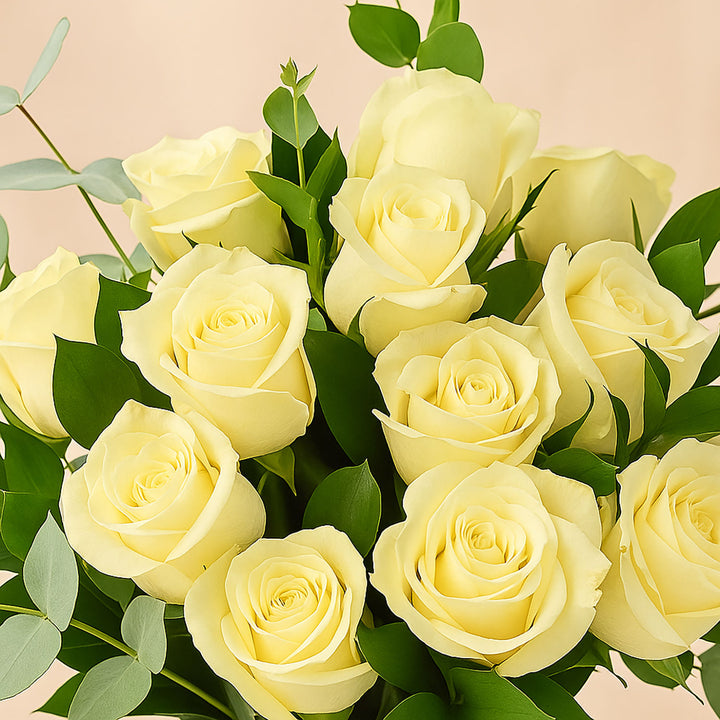 Safa | White Roses Flower Vase