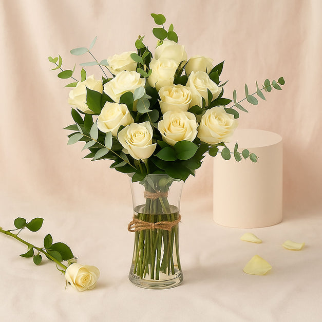 Safa | White Roses Flower Vase