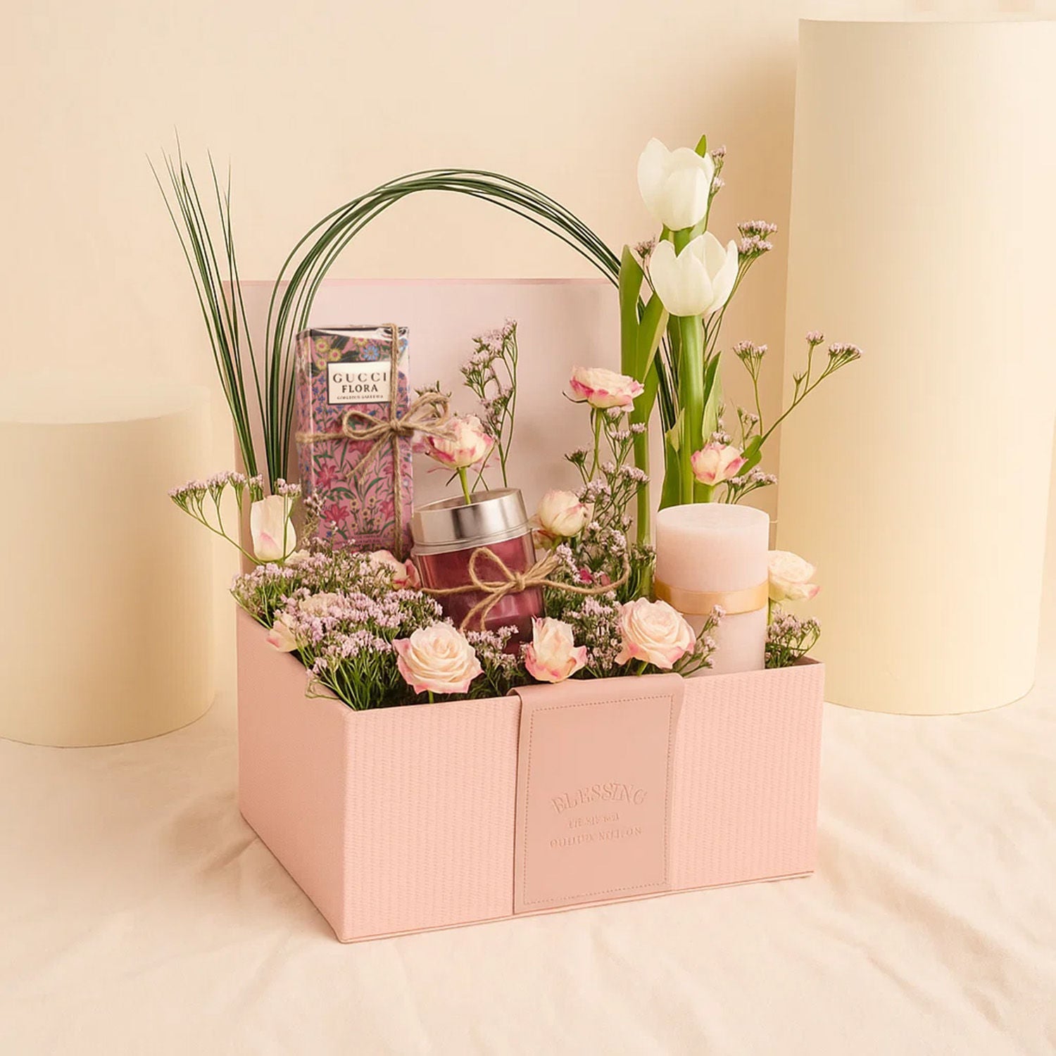 عطر قوتشي جورجيس جاردينيا او دي بارفيوم للنساء مع صندوق هدايا نسائية - ورد توليب و شمعة معطرة - توصيل هدايا نسائية بنفس اليوم -  اف ان بي السعودية