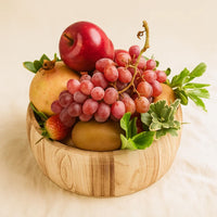 قطع السعادة | فواكه في طبق خشبي