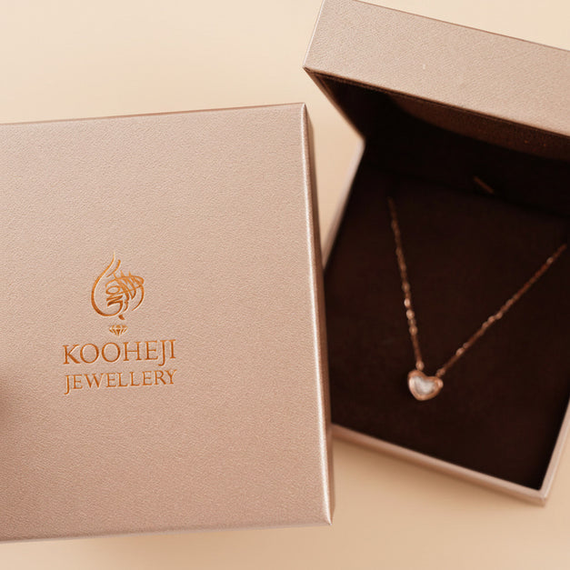 KOOHEJI Diamond Heart Gold Necklace & Valentine Roses 