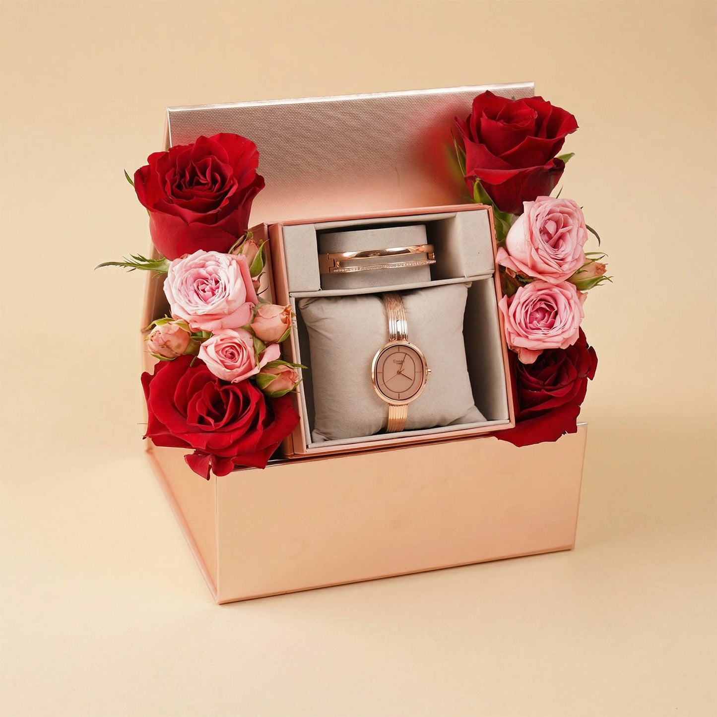 هدية عيد الحب نسائية مذهلة | طقم تيتان و بوكس ورد