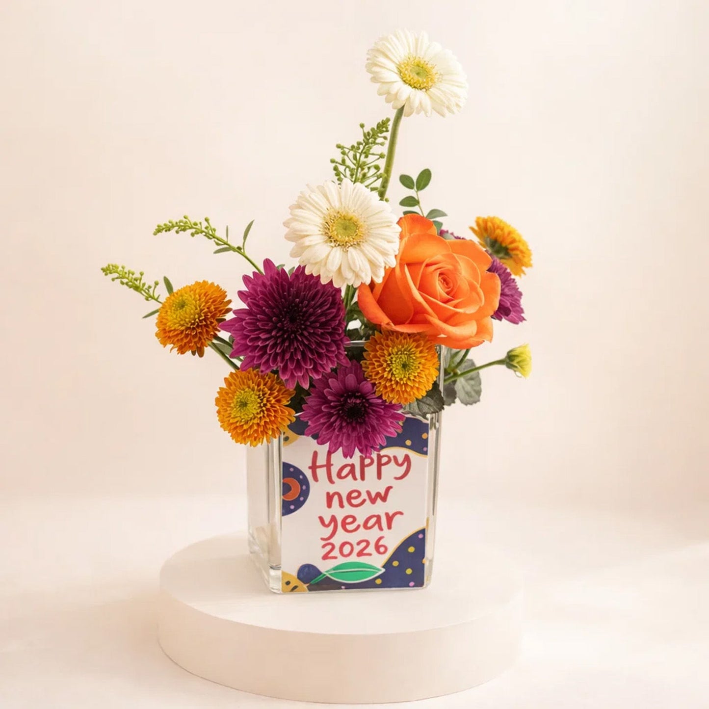 فازة ورد رأس السنة مع كيك شوكولاتة