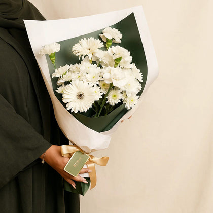 باقة ورد عزنا بطبعنا