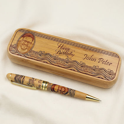 بوكس و قلم من الخشب المنقوش بالصورة