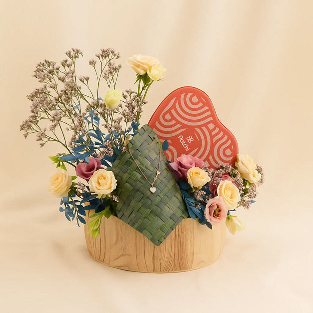 عقد فونتناي باريس مع ورد و علبة باتشي