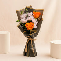 بوكيه زهر الاقحوان والورد البرتقالي