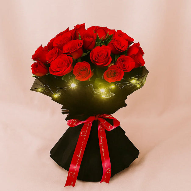 بوكيه ورد احمر رومانسي مع اضاءة