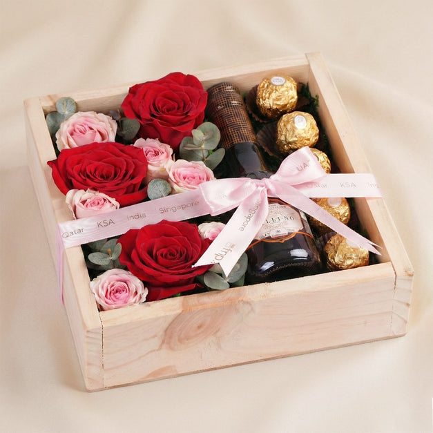 صندوق عشق الملوك | ورد وشوكولاتة
