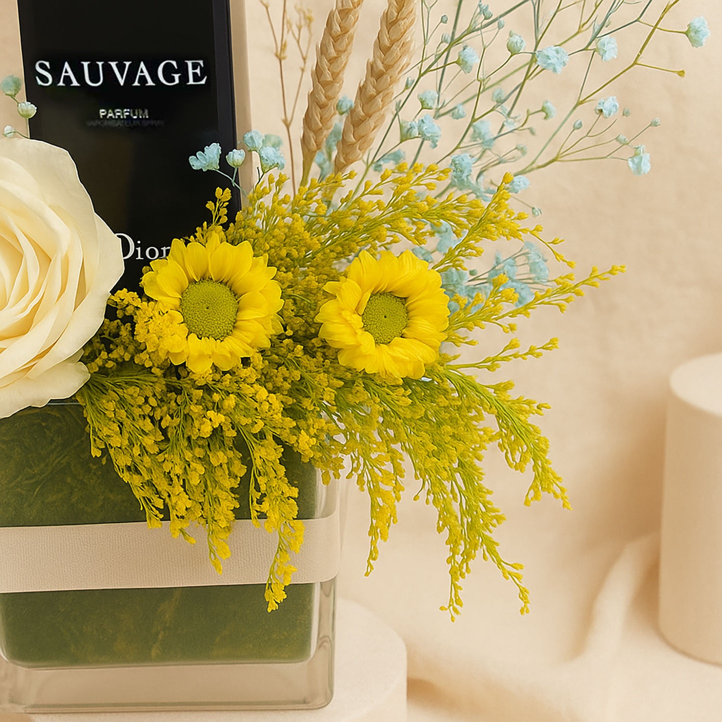 عطر ديور سوفاج رجالي و مزهرية ساحرة