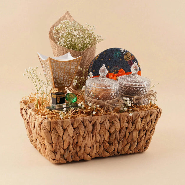 سلة هدايا الضيافة مع الورد و مبخرة