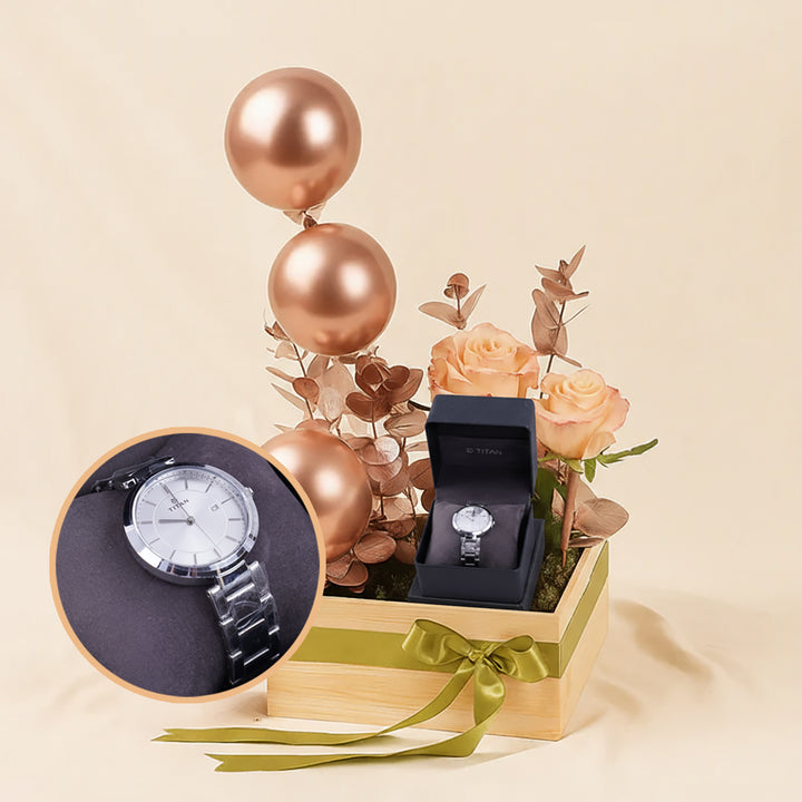 ساعة تيتان وورك وير فضية للنساء مع ورد و بالونات