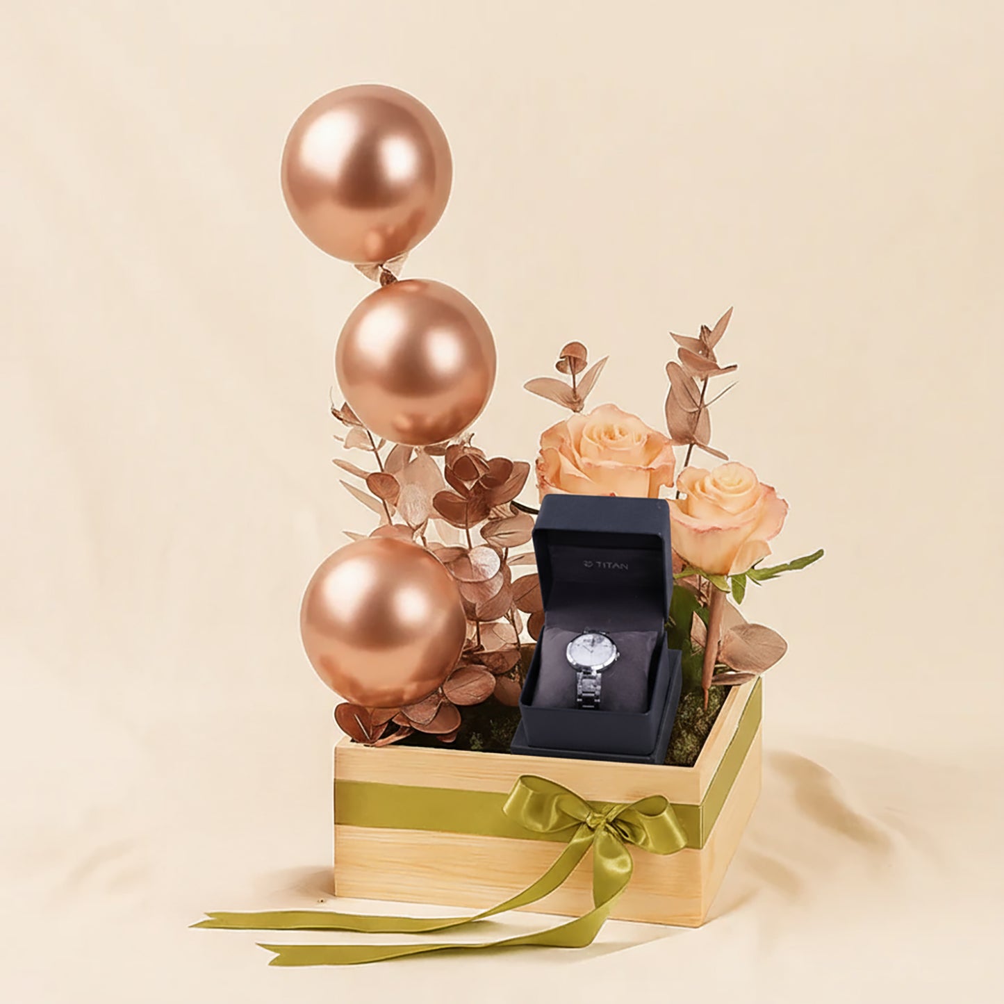 ساعة تيتان وورك وير فضية للنساء مع ورد و بالونات
