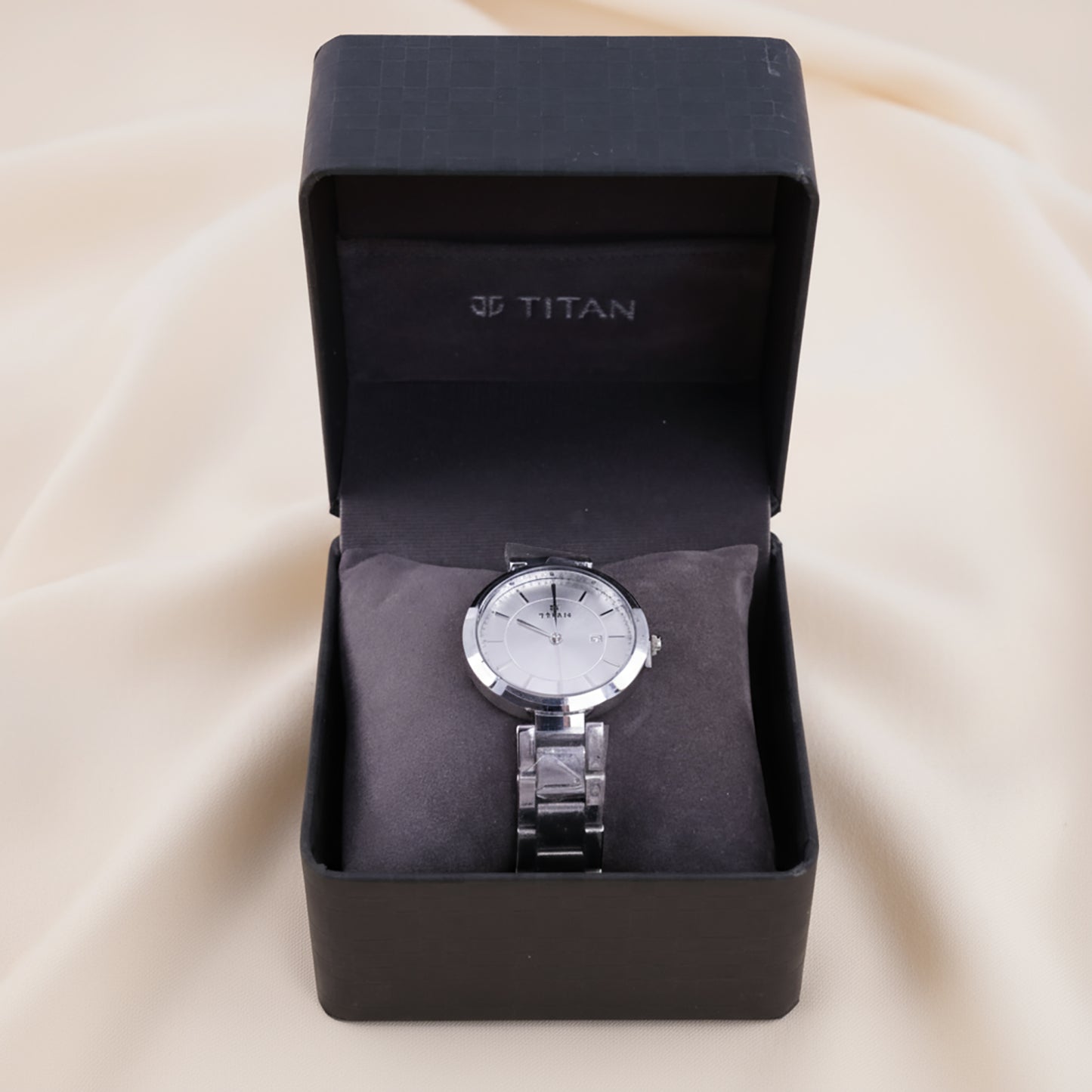ساعة تيتان وورك وير فضية للنساء مع ورد و بالونات