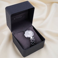 ساعة تيتان وورك وير فضية للنساء مع ورد و بالونات